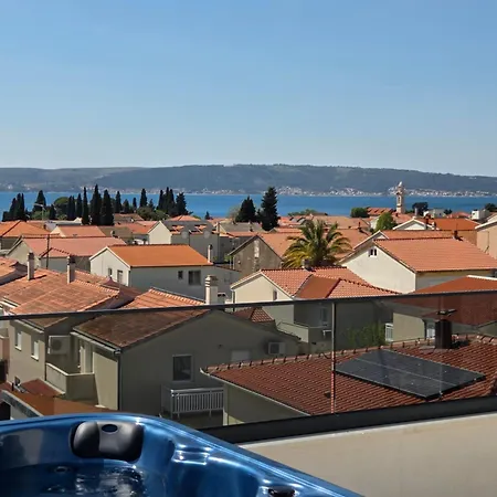 Penthouse Castel *