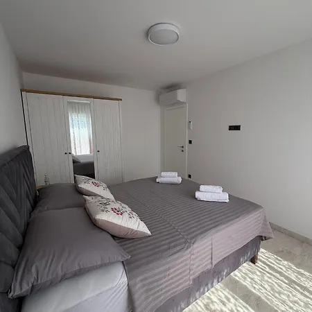Apartment Penthouse Castel *